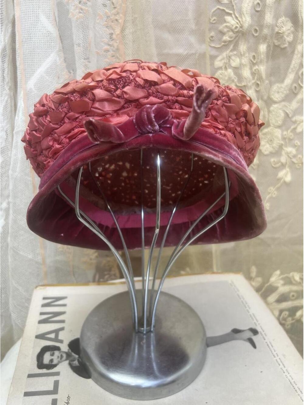 Vtg. 1950/60s day cap with burgundy colored velour brim & a coral woven-like top